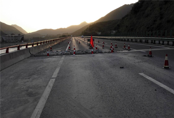 沪陕高速公路伸缩装置维修工程