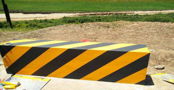 黑黄警示标水漆施工