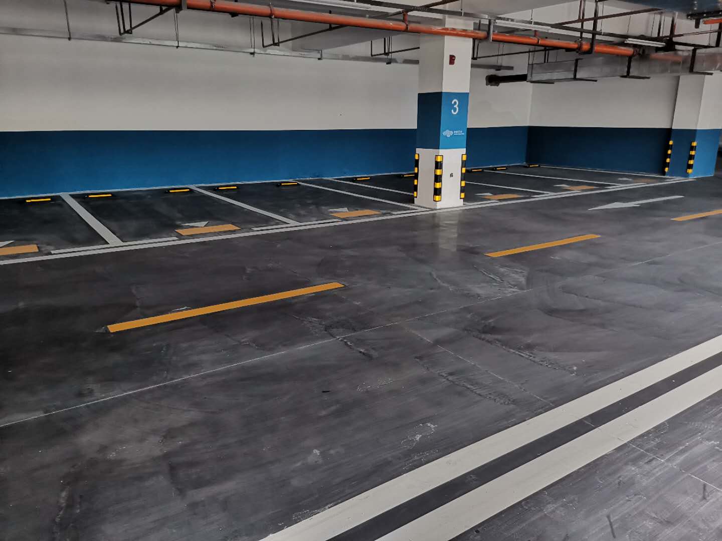 西部云谷二期高层区域地下室地面工程